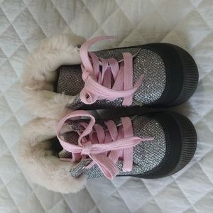 Girl Snow Boots Oshkosh B'gosh, Winter Fashion Boots Size 8, Gray w/ Sparkles